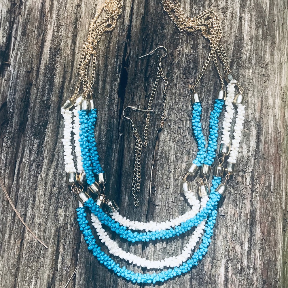 6/$20 NWOT Beaded Necklace & Earrings Set in Turquoise and White